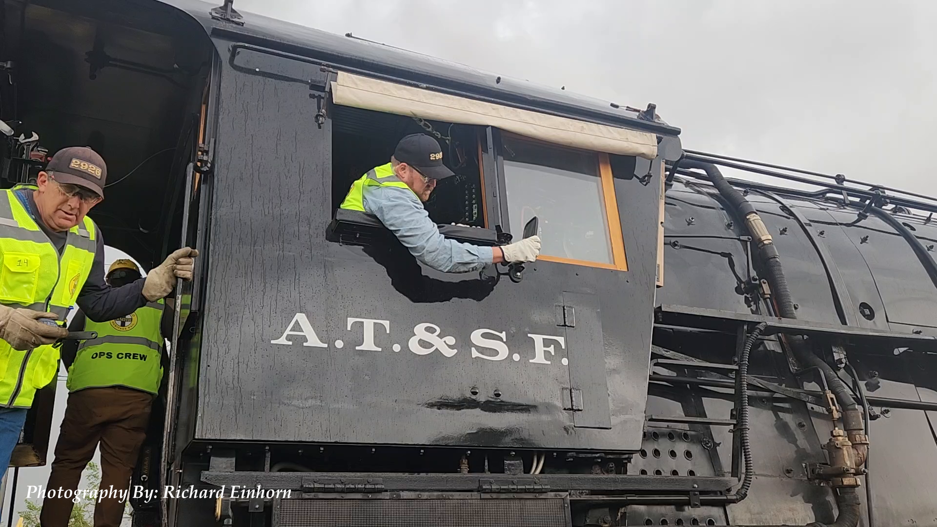 Adjusting the Rear View Mirror